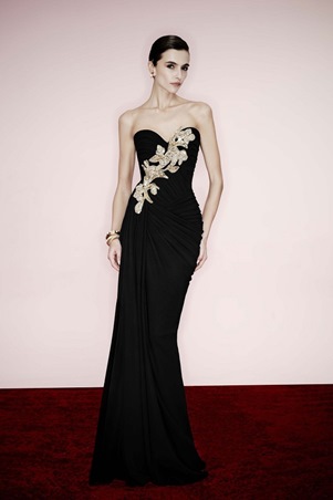 بالتأكيد تبحثين عن مجموعة لا تشبه غيرها، تحمل فخامة واضحة من دون مبالغة، وتجمع بين الجرأة والاتزان بأسلوب ذكي.